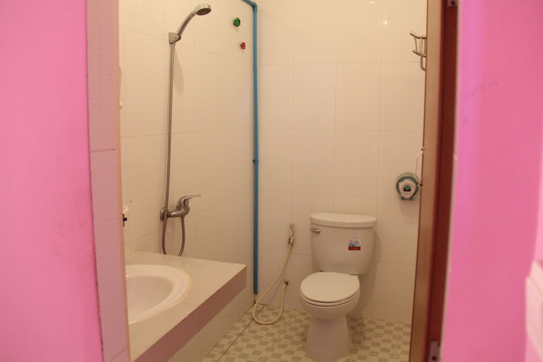 Bathroom 3, Kim Guesthouse, Phnom Penh
