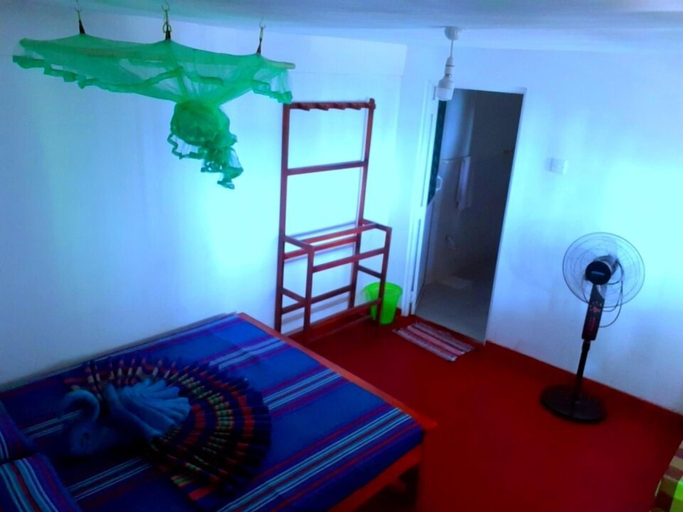 Bedroom 2, Luna Beach Home & Cabanas - Hostel, Hikkaduwa