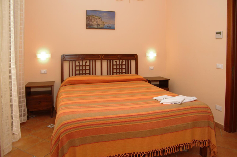 Bedroom 4, DolceVita Sorrento Guest House, Napoli