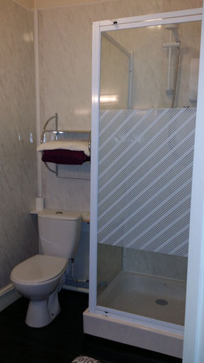 Bathroom, Sunrise Apartments, Conwy
