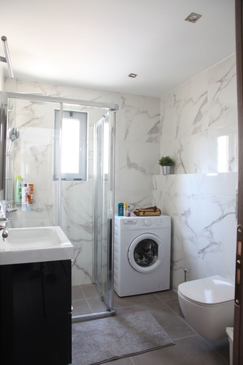 Bathroom 3, Edem apartment Sea View, Attica