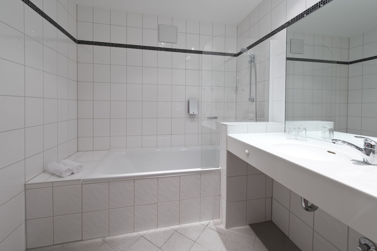 Bathroom 4, Airporthotel Berlin Adlershof, Berlin