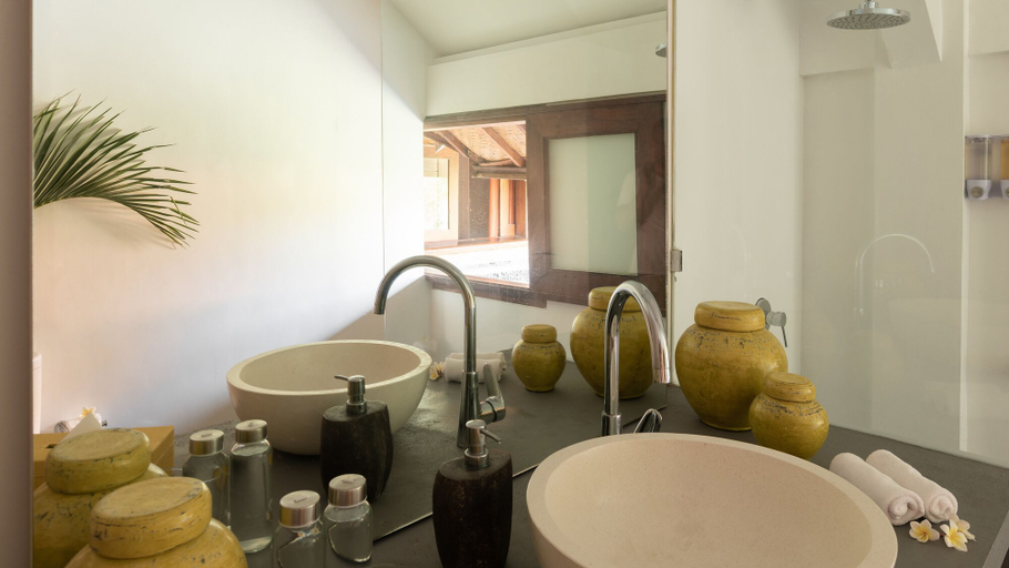 Bathroom 4, Massive Villa Brawa in Canggu, Badung