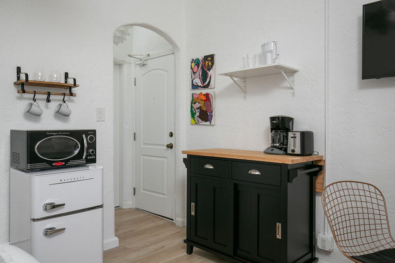 Others 4, Beautiful Studio Near Hollywood! Sleeps 2!, Los Angeles