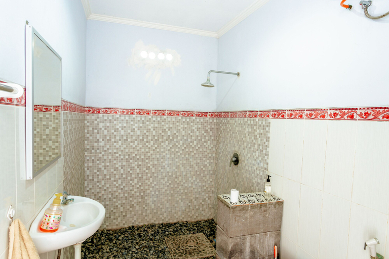 Bathroom 5, D'Canggu Homestay, Badung
