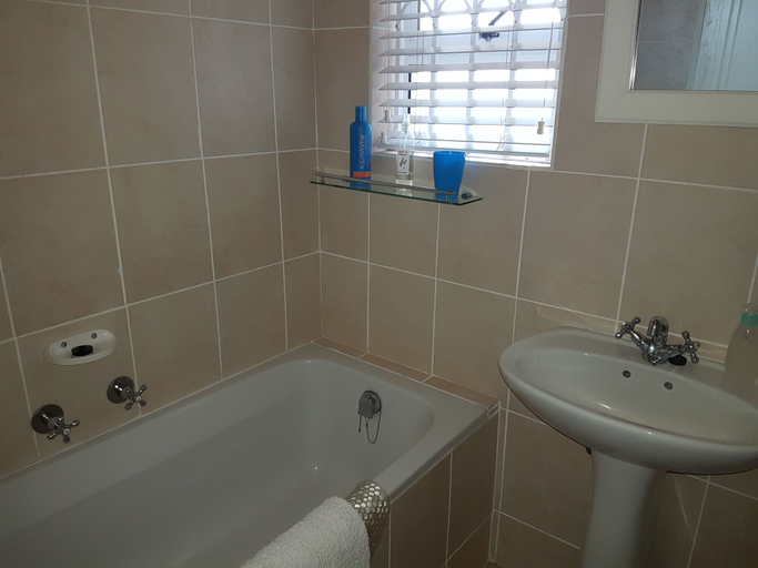 Bathroom 4, Bradclin Blouberg, City of Cape Town