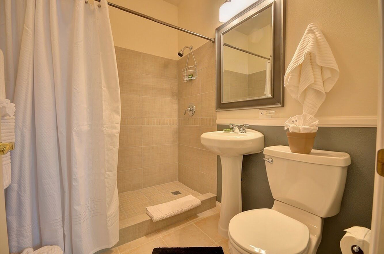 Bathroom 4, Bella Baranda, Riverside