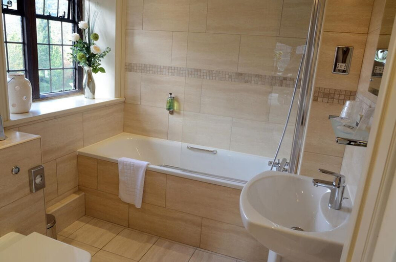 Bathroom 4, Inglewood Manor, Cheshire West and Chester