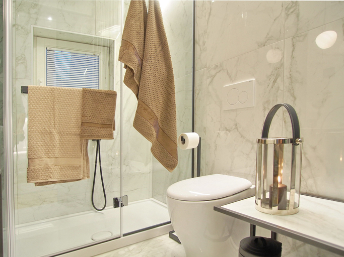Bathroom 5, La Vita e Bella II, Dubrovnik