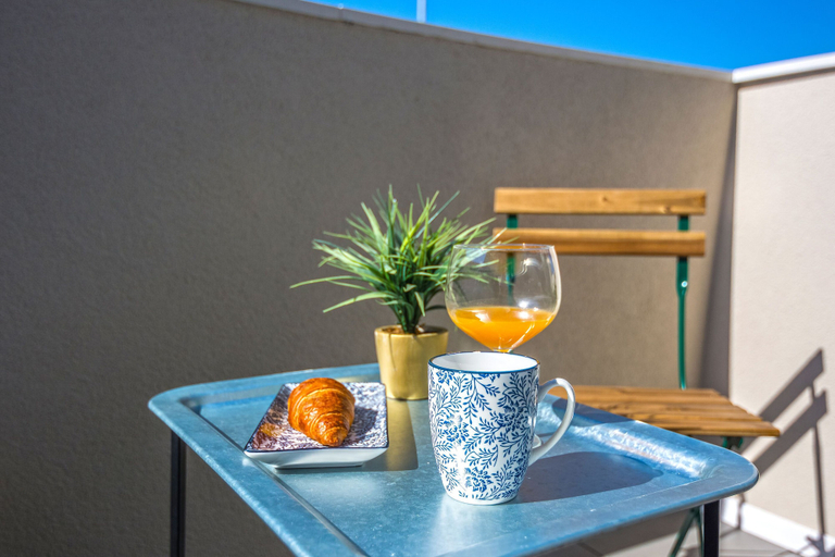 Food & Drinks, House Villa Maar, Nin