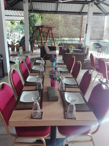 Food & Drinks, Mountriver Hotel, Yatiyanthota