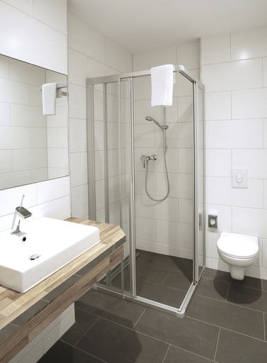 Bathroom 5, Limes Hotel, Hochtaunuskreis