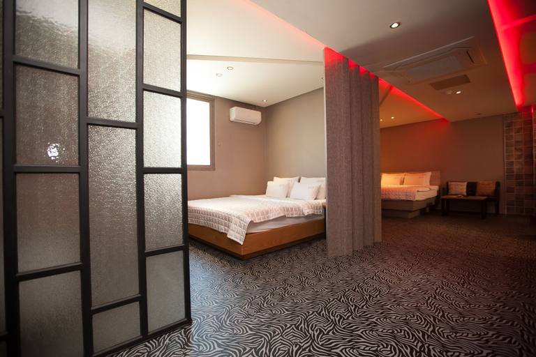 Bedroom 2, Pine Hill, Saha