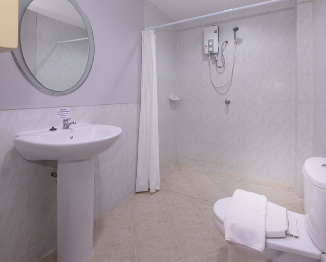 Bathroom, Robin’s Nest Guesthouse & Restaurant, Pattaya