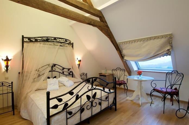 Bedroom 4, Burghaus & Villa Kronenburg, Euskirchen