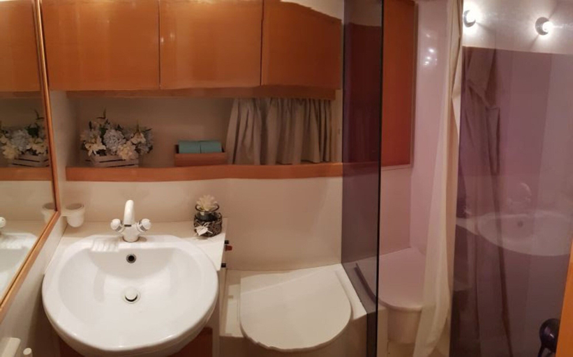 Bathroom 4, Yacht Suite Amalfi, Salerno