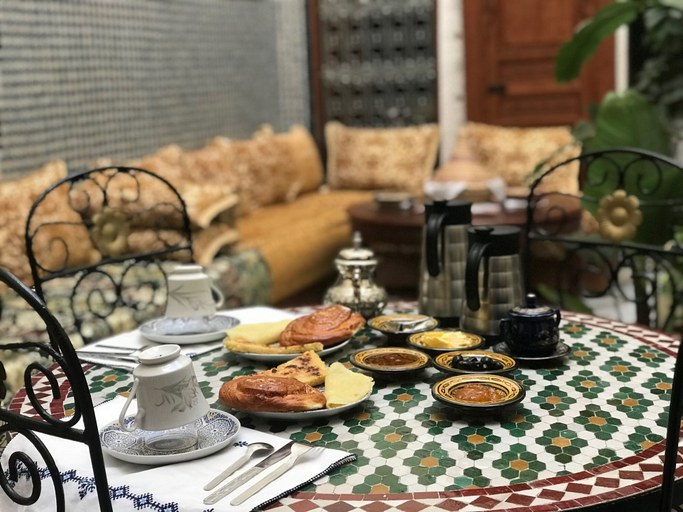 Food & Drinks