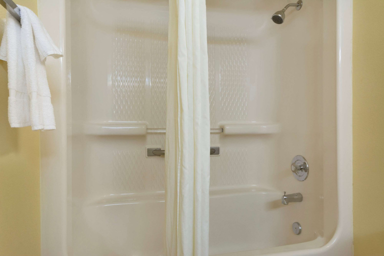 Bathroom 4, Super 8 by Wyndham Lancaster, Lancaster