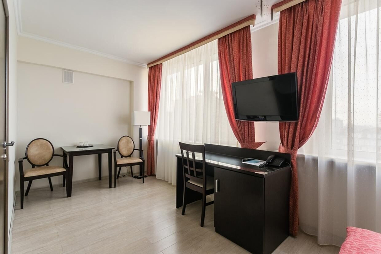Others 5, Universitetskaya Hotel, Western