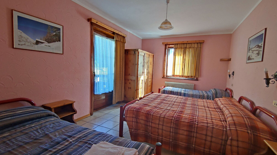 Bedroom 3, Hotel Aquila, Sondrio