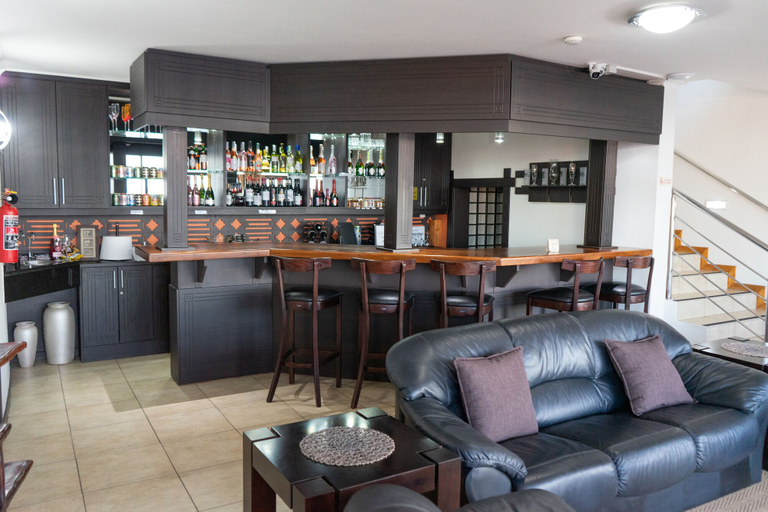 Food & Drinks 5, Bar T Nique Guest House, Eden