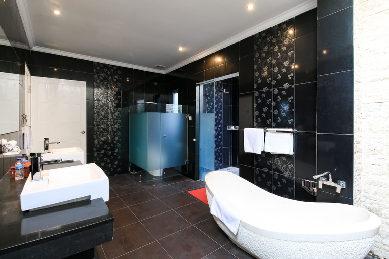 Bathroom 5, Aleesha Villas and Suites, Denpasar