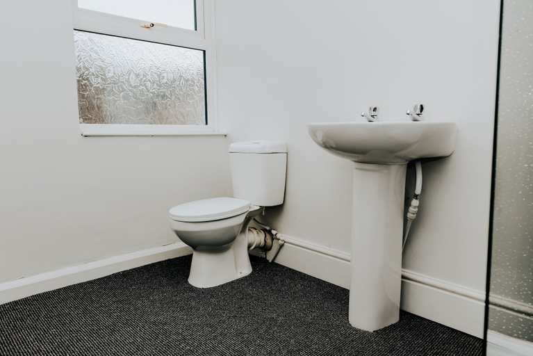 Bathroom 2, Regent Park House, Stoke-on-Trent