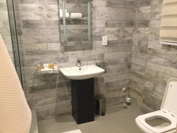 Bathroom 4, Blue Ribbon Suites, Obio/Akp