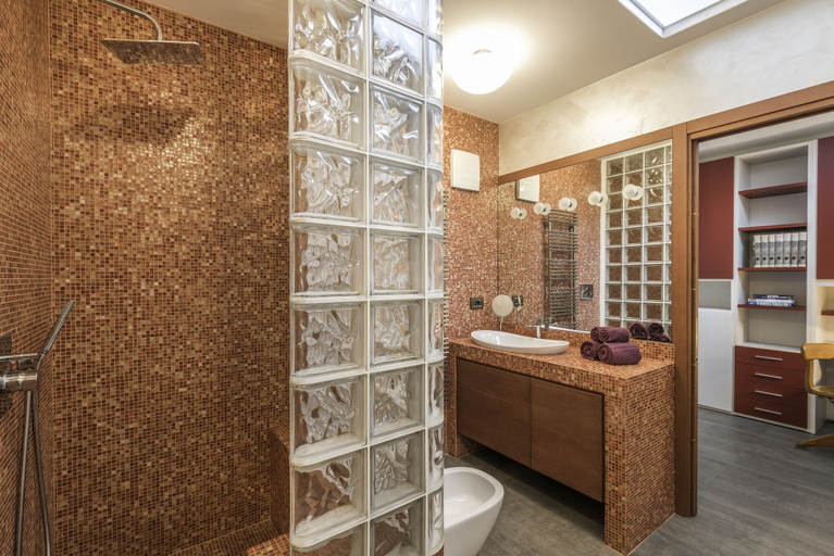 Bathroom 5, Navigli – RentClass Corsaro, Milano