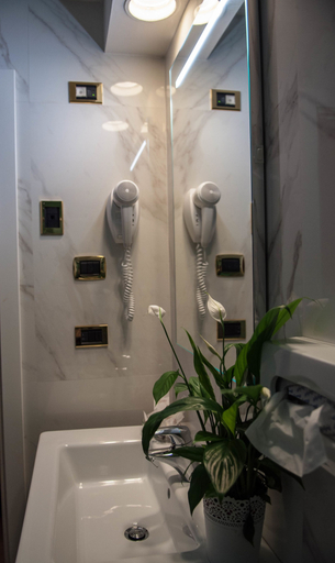 Bathroom 4, Hotel Palladium Palace, Roma