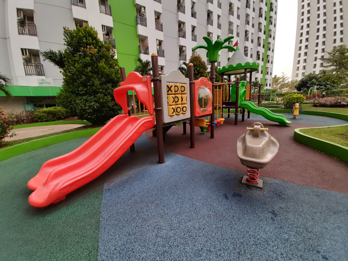 Family & Kids, Facile Studio at Green Lake View Ciputat Apartment By Travelio, South Tangerang