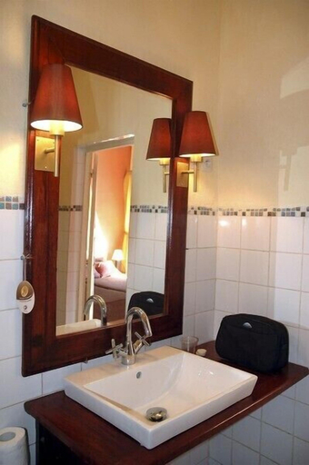 Bathroom, Hôtel de la Poste, Saint-Louis