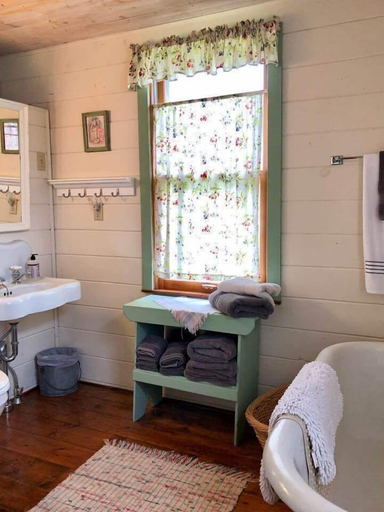Bathroom, Taylor Made Bed and Breakfast, Winneshiek