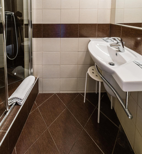 Bathroom 3, Universitetskaya Hotel, Western