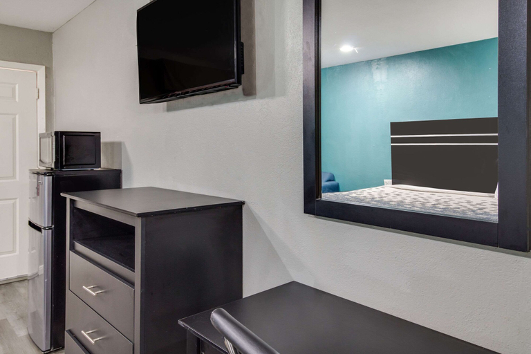 Others 4, Prestige Inn, Houston