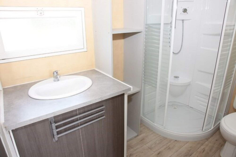 Bathroom, Camping Les Rulières, Vendée