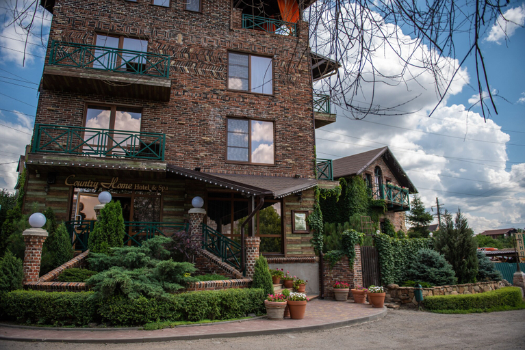 Exterior & Views