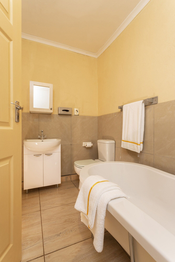 Bathroom 3, SelaMod Village guest House, Bojanala