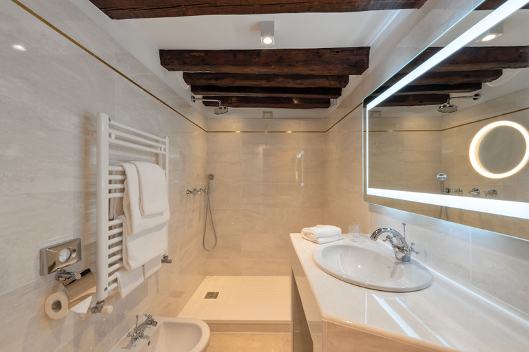 Bathroom 5, Hotel Giorgione, Venezia