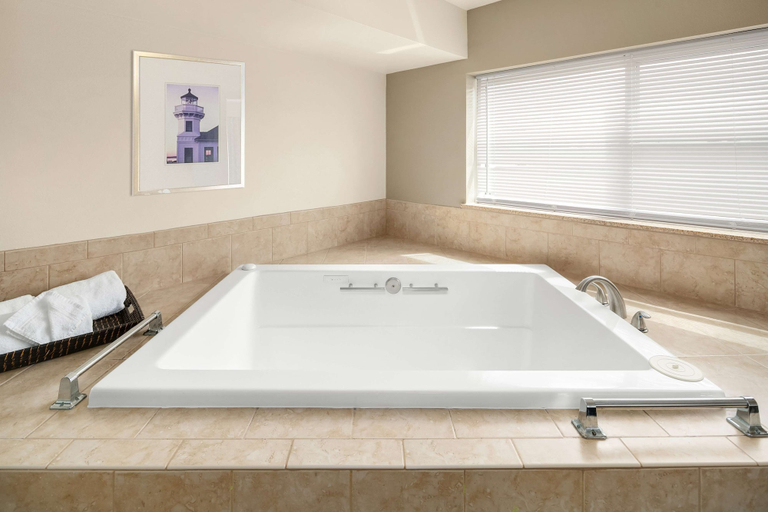 Bathroom 4, Executive Residency By Bw Navigator Inn & Suites, Snohomish