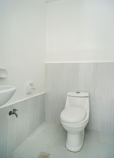 Bathroom 3, Panglao Village Court Apartments, Panglao