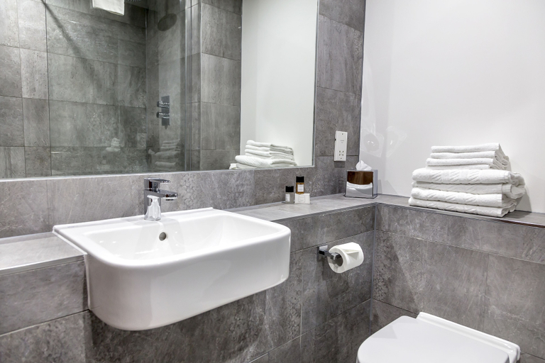 Bathroom 5, Best Western Atlantic Hotel, Essex