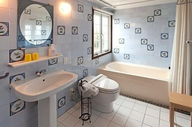 Bathroom, Shima Mediterranean Village, Shima