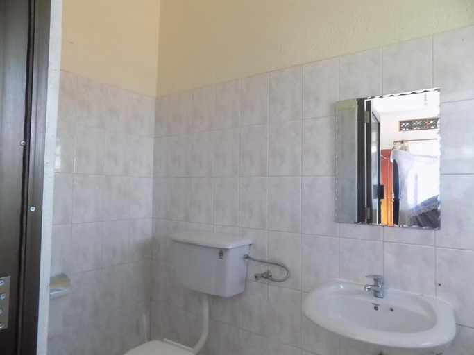 Bathroom, Livani Beach Motel, Entebbe