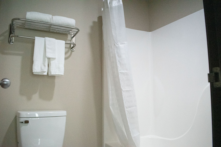 Bathroom 3, Super 8 by Wyndham Pratt, Pratt