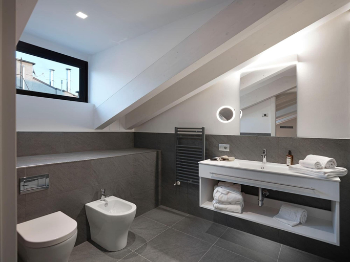 Bathroom 5, Boutique hotel touring, Verona
