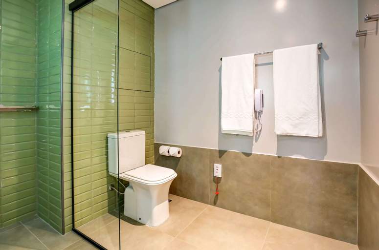 Bathroom 13