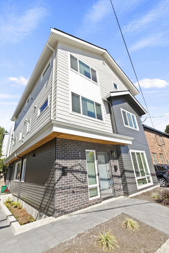 Exterior & Views 2, Ballard's sweet suites, Seattle