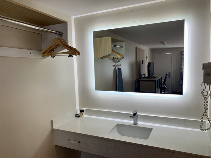 Bathroom, Sunbird ANNEX Resort, Barnstable
