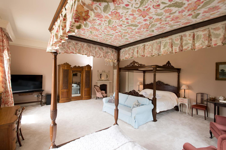 Bedroom 2, Burton Court, Herefordshire